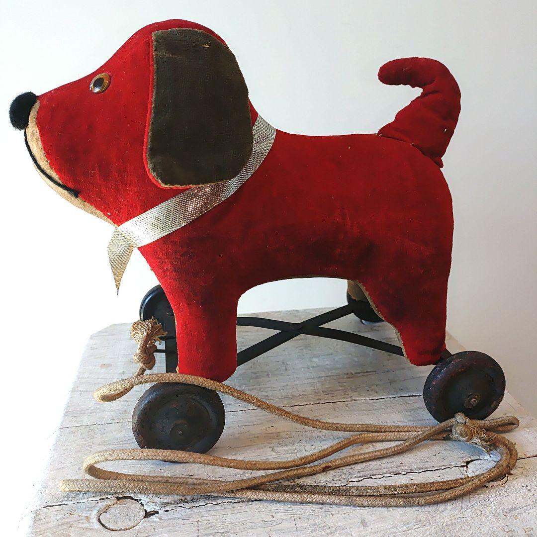 アンティーク人形　赤い犬の引きぐるま玩具