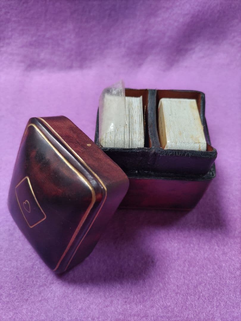 珍しいミニチュア革製トランプケースとトランプ2セット