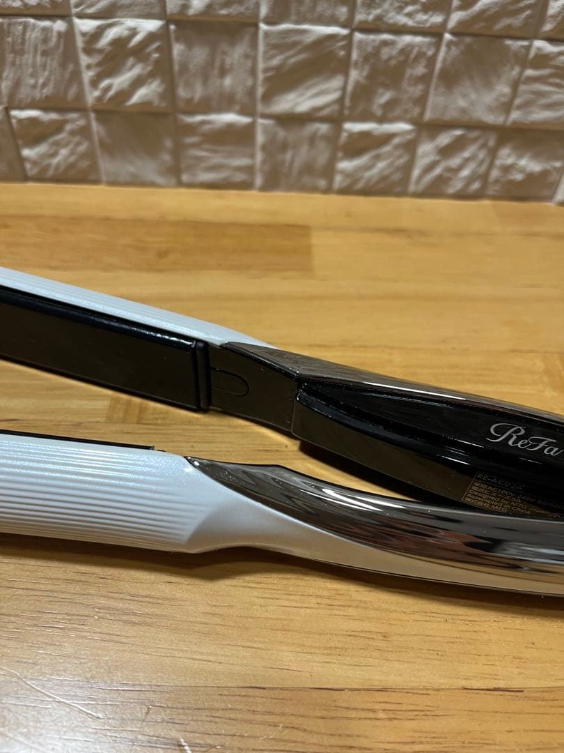 リファ　ReFa ストレートヘアアイロン 2023年製　ホワイト