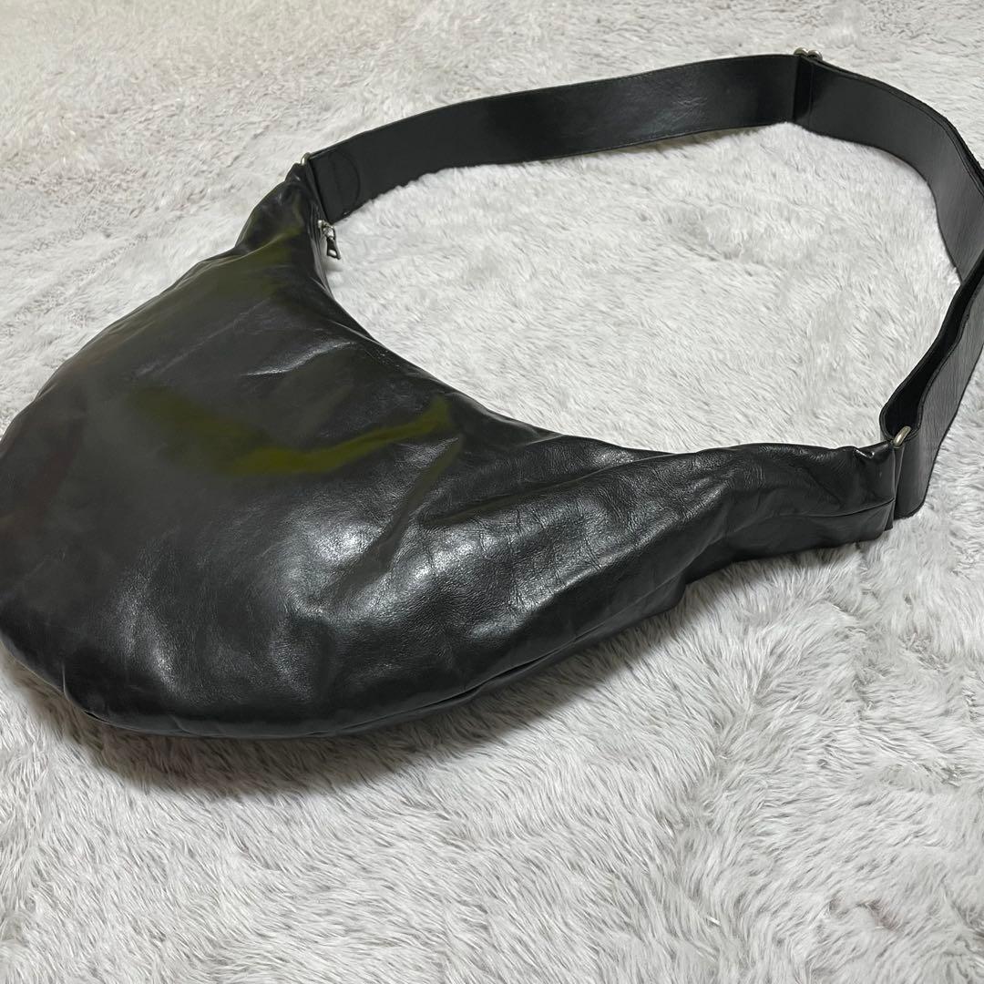 m0851 ショルダーバッグ　オールレザー　アニリンレザー　光沢　ブラック