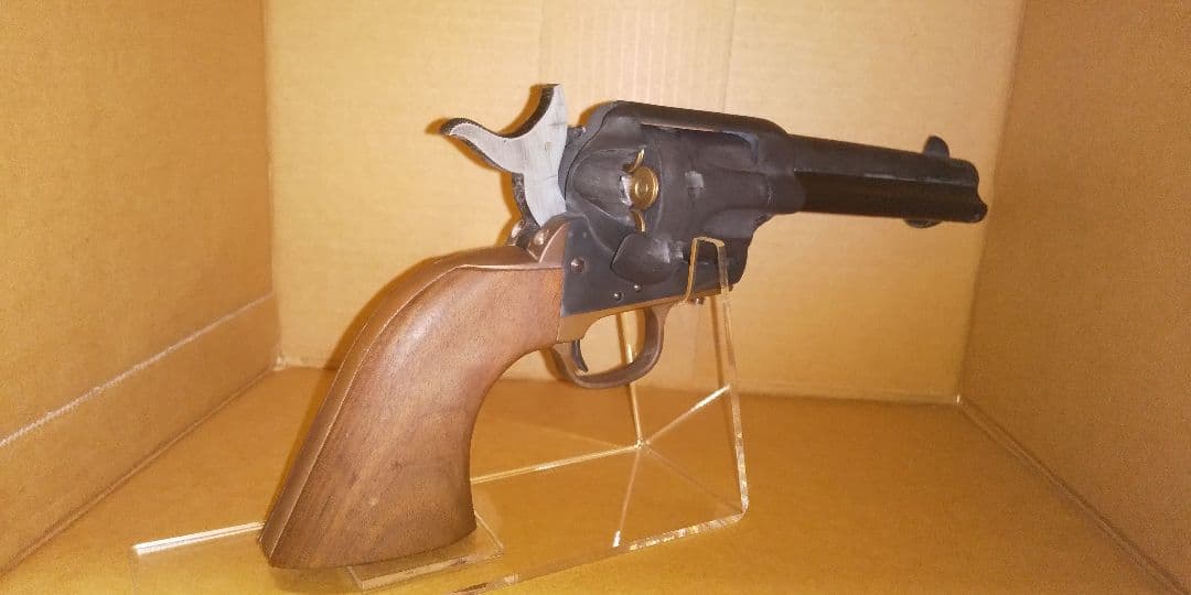 リボルバー モデルガン 黒と茶色