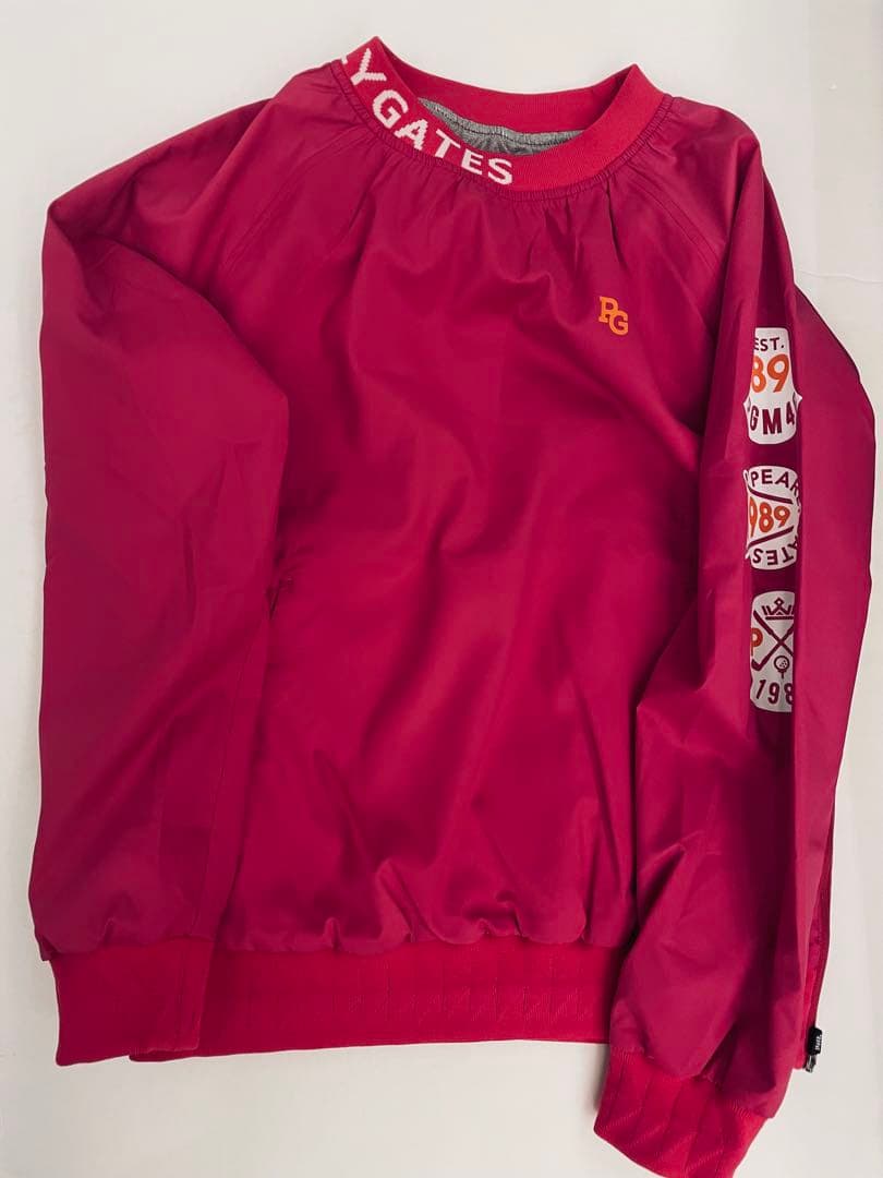 PGロゴ入り赤スウィングジャケット