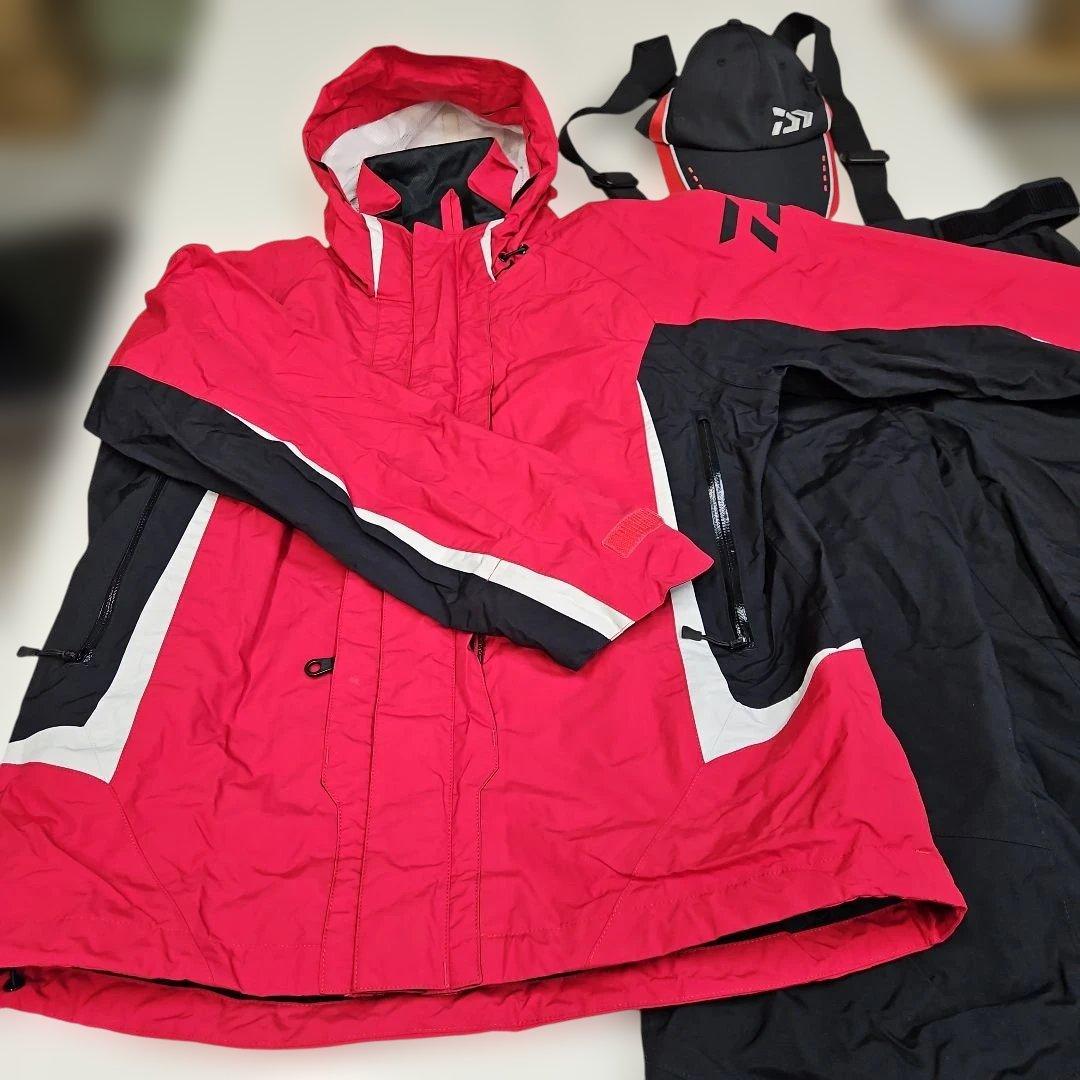 【DAIWA】【美品】フィッシングスーツ(上下セット)とキャップ