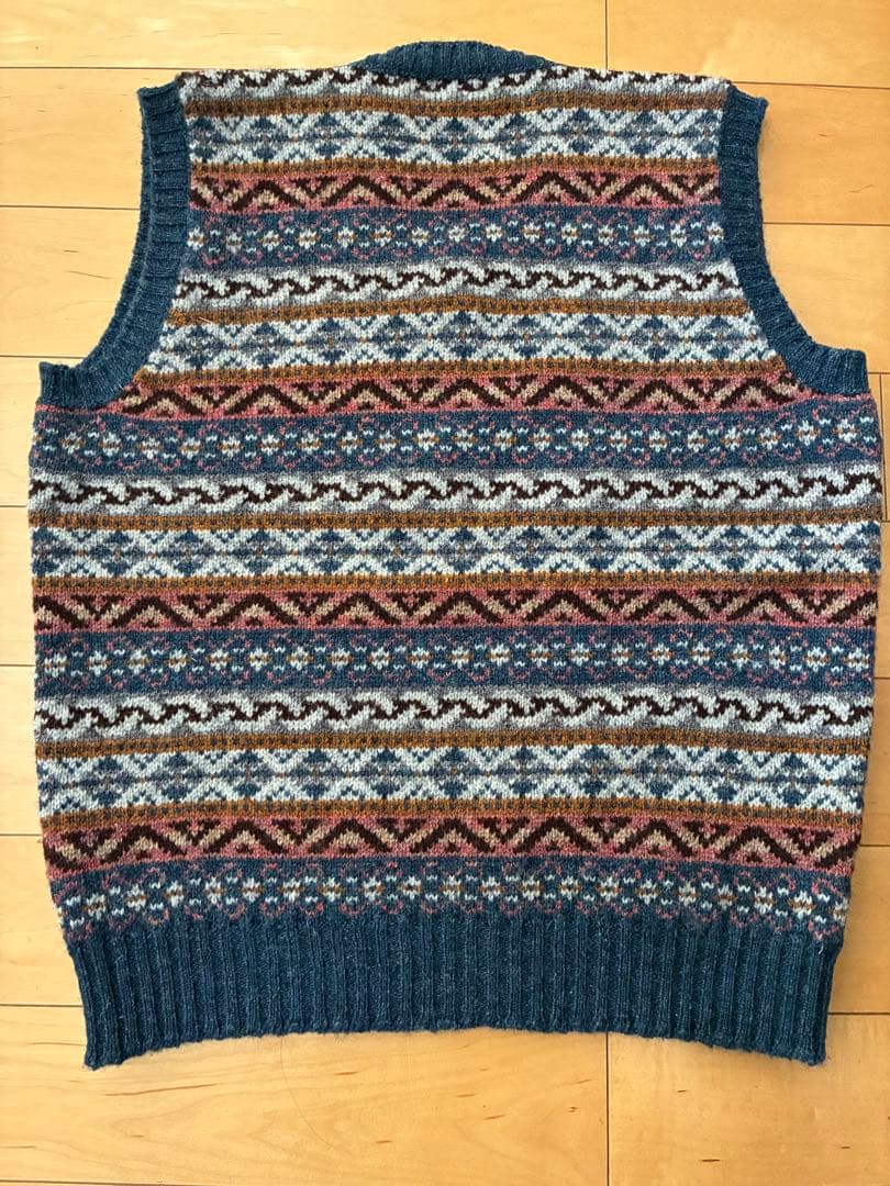 【美品】ジャミーソンズ（Jamieson's ）フェアアイル柄 ベスト