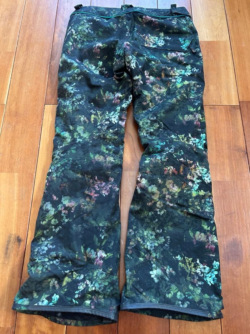 美品　VOLCOM GORE-TEX 花柄　レディースパンツ M