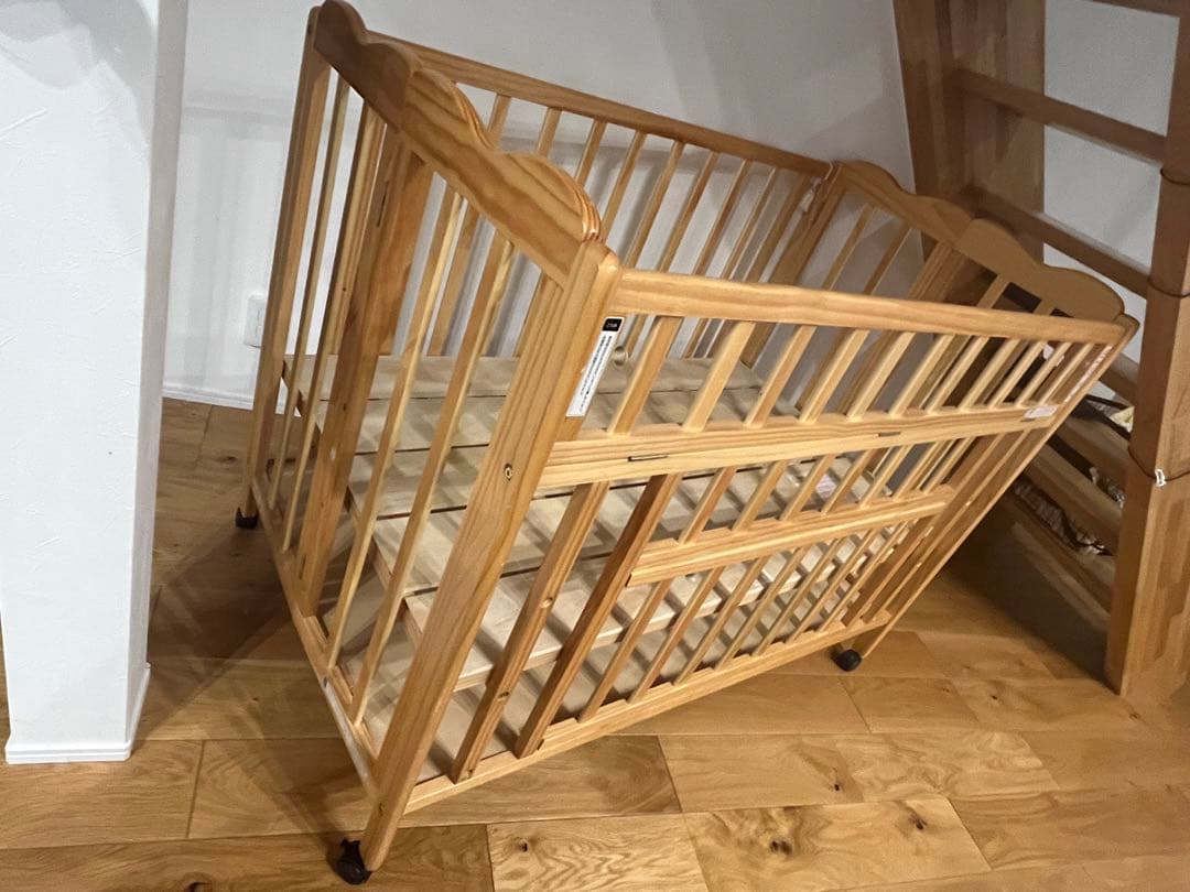 【説明書・部品揃ってます】大和屋　折りたたみベビーベッドFL