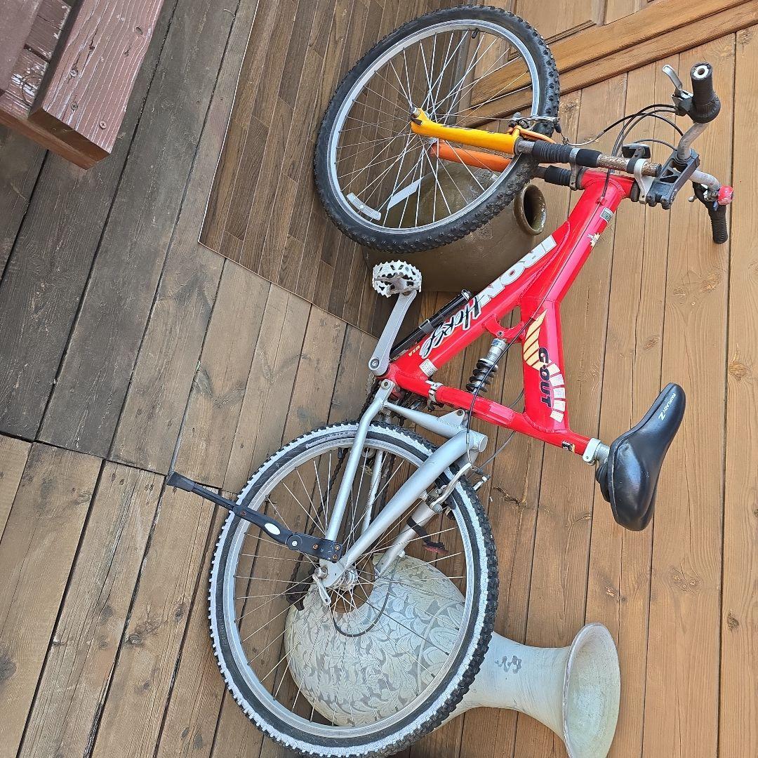 【ピッコロ】赤いマウンテンバイク
