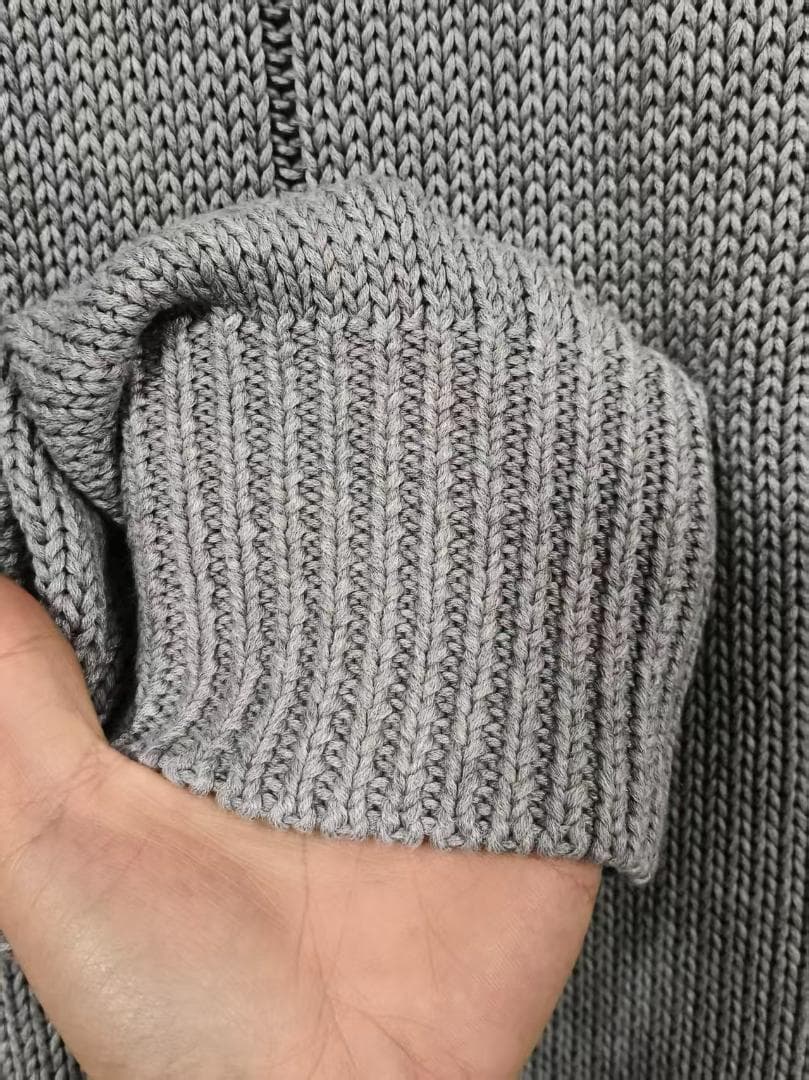 ソフトグレー ニットセーター 長袖