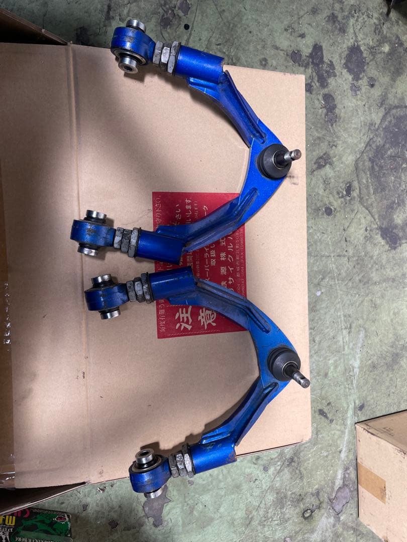 メーガンレーシング　フロントアッパーアーム