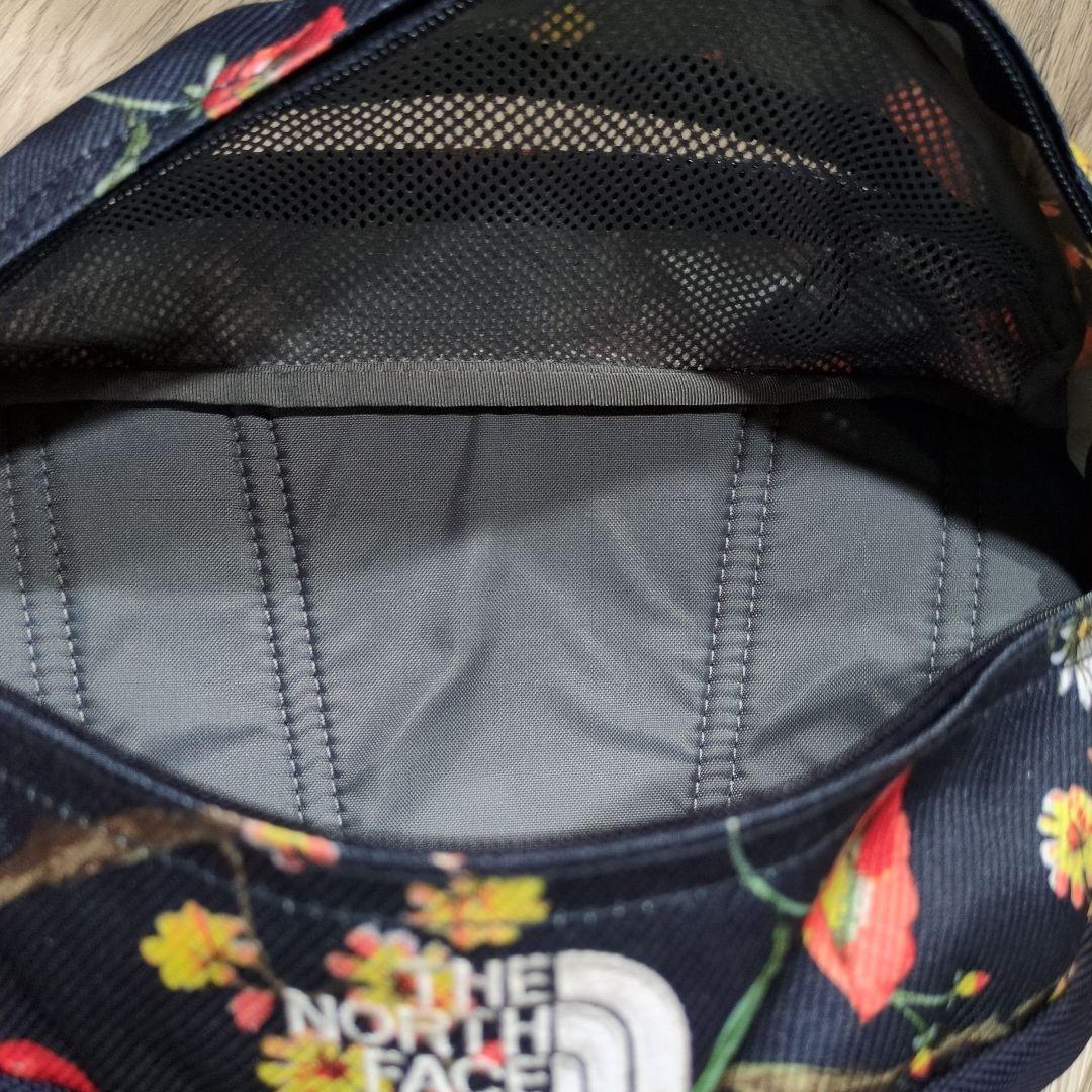 極美品　THE NORTH FACE 花柄ボディバッグ