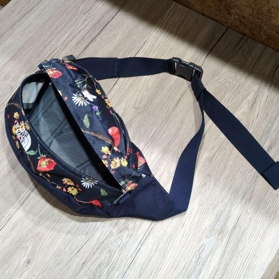 極美品　THE NORTH FACE 花柄ボディバッグ