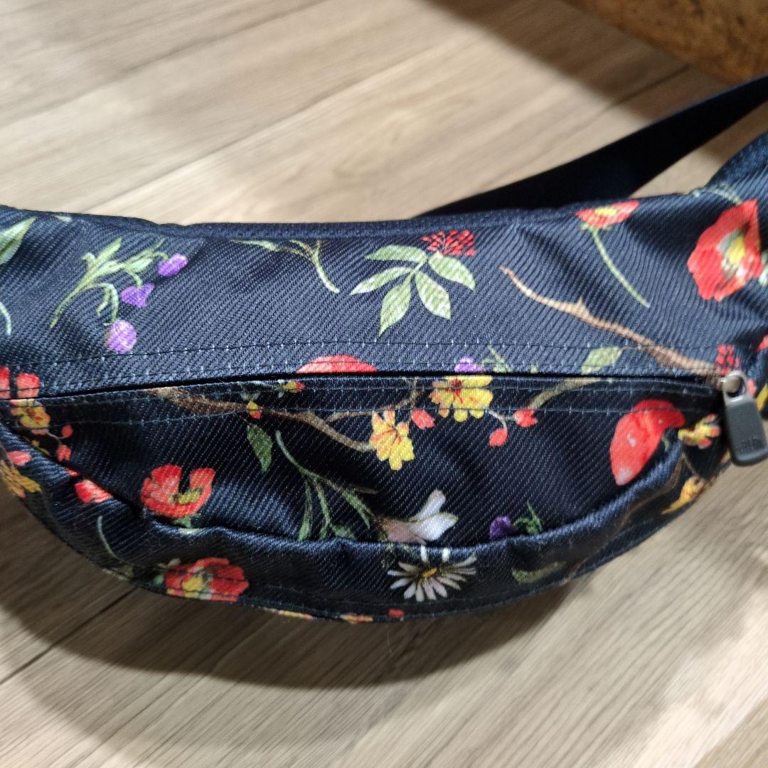 極美品　THE NORTH FACE 花柄ボディバッグ