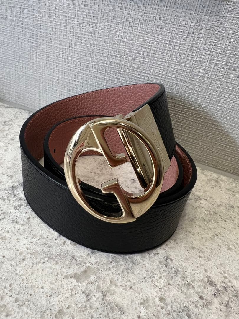 GUCCIレザー ベルト 黒 ピンク裏地