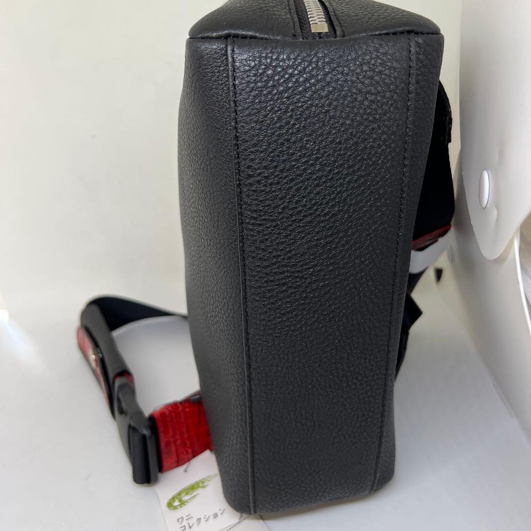 新品　男女兼用　クロコダイルアクセント 本革ボディバッグ