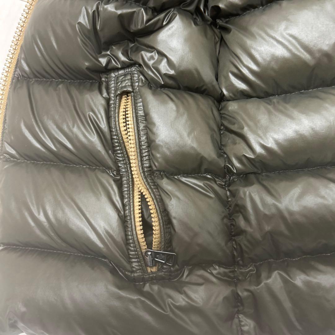 MONCLER フード付きダウンベスト オリーブグリーン　hry26
