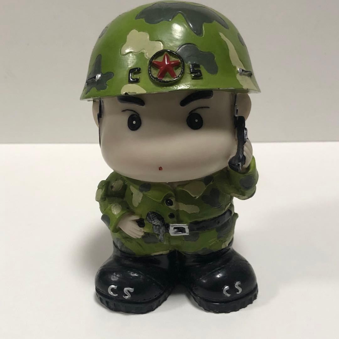 【珍品】激レア？　クレヨンしんちゃん？　自衛隊　フィギュア　貯金箱　迷彩服