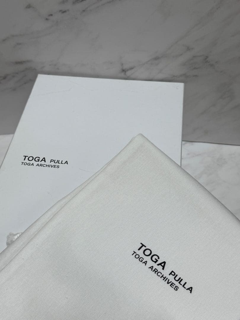 TOGA PULLA メタル装飾 ブラックサンダル