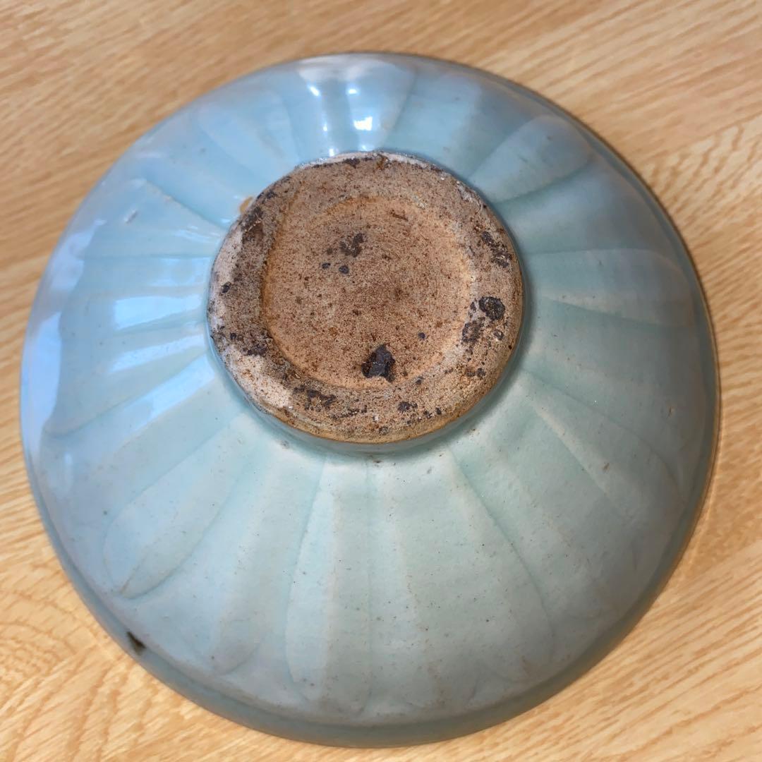 青白磁蓮弁紋碗　龍泉窯　南宋時代