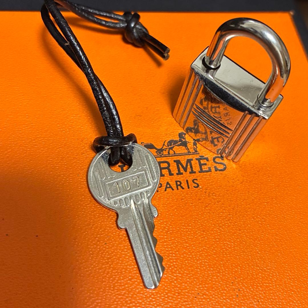 エルメス シルバー　カデナ　南京錠　パドロック　鍵　キー　NO107