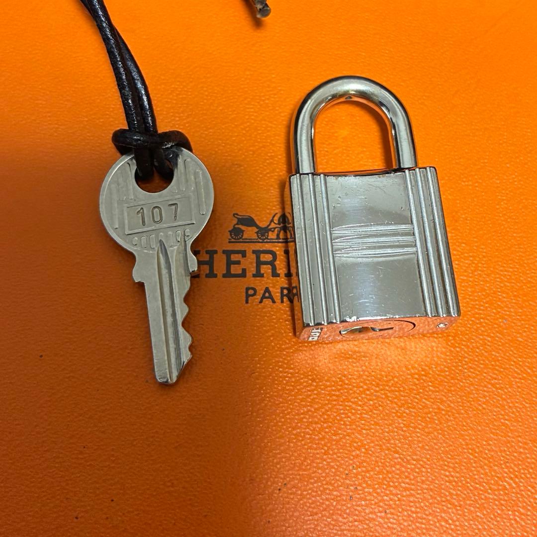 エルメス シルバー　カデナ　南京錠　パドロック　鍵　キー　NO107