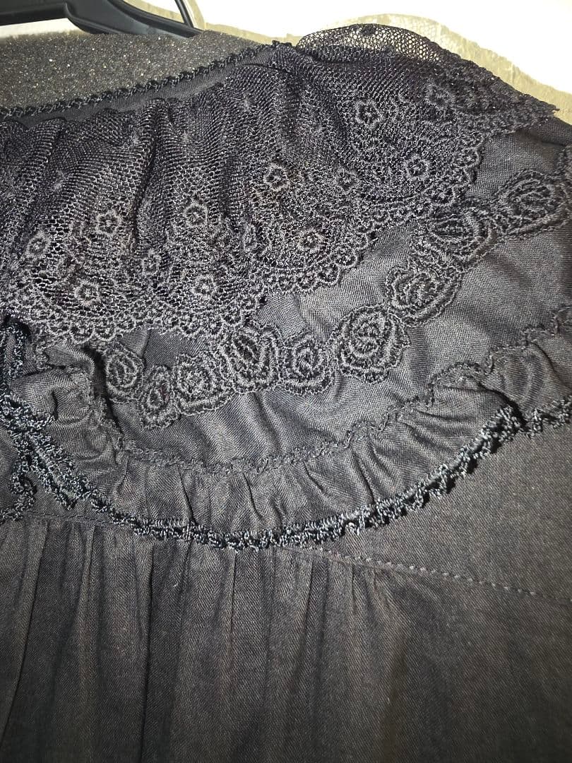 ピンクハウス 黒 ローズレース使いローンフリルブラウス