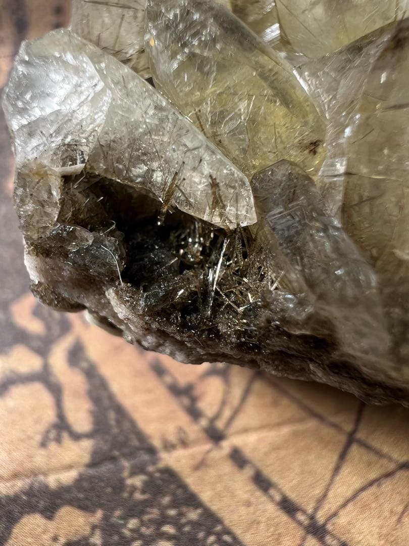 龍脈の精髄 ― 国産ブラックルチル⭐︎針水晶