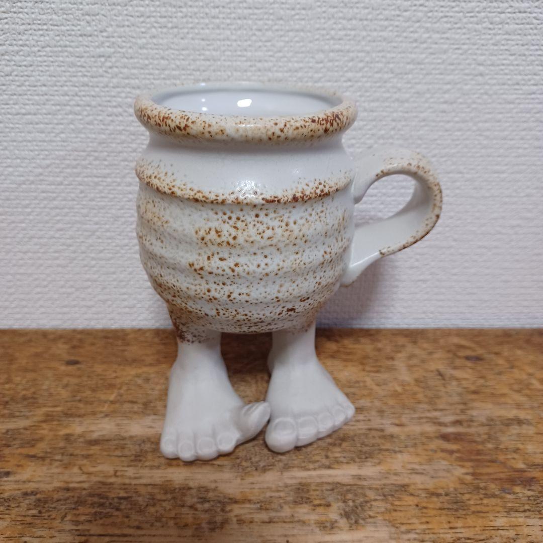 足の生えたカップ