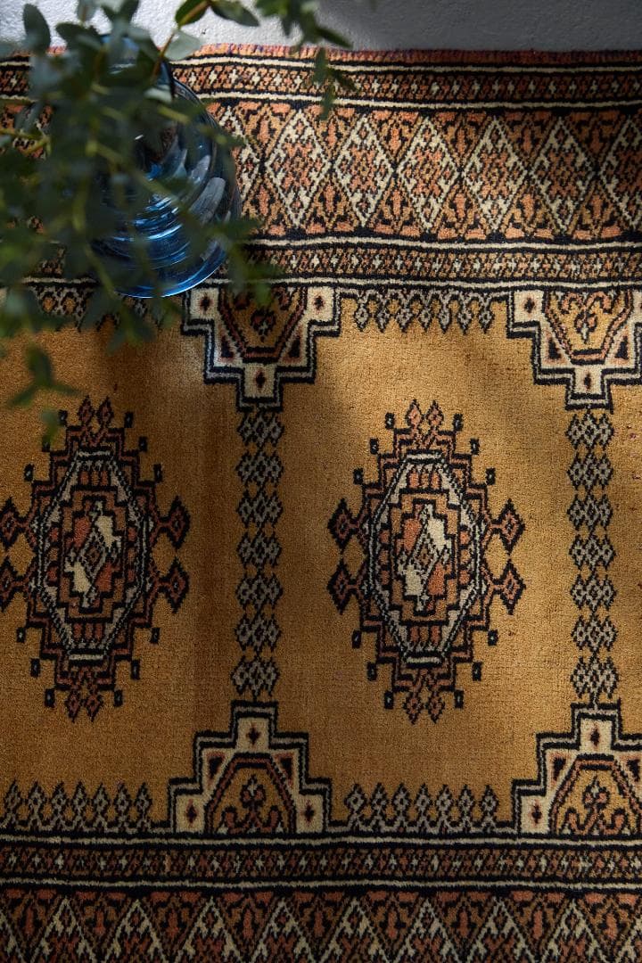 ヴィンテージラグ　トライバルラグ　パキスタン産（93×60cm）アース　黃　茶