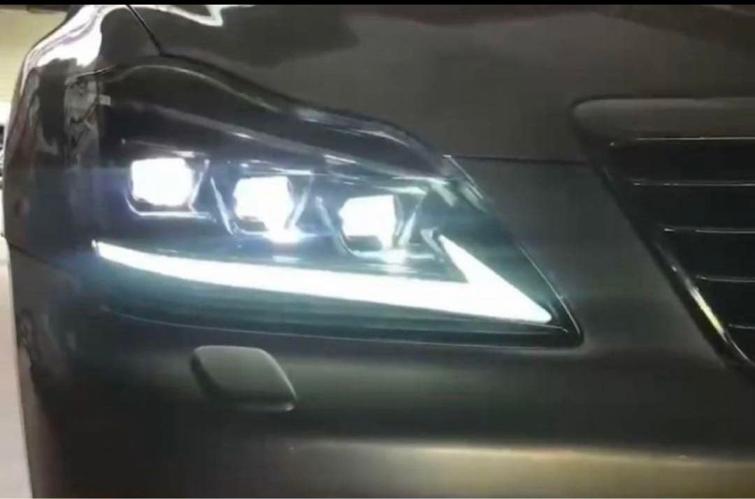 18クラウン ヘッドライト 3眼 レクサス風