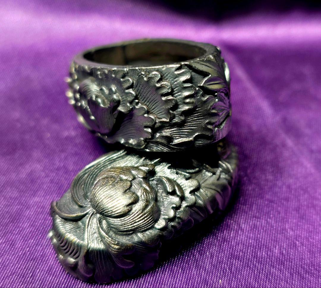 牡丹 高彫　縁頭鐺三点一作　刀装具