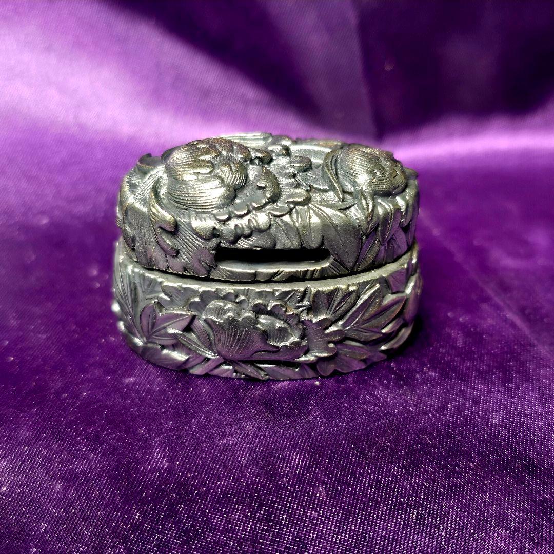 牡丹 高彫　縁頭鐺三点一作　刀装具