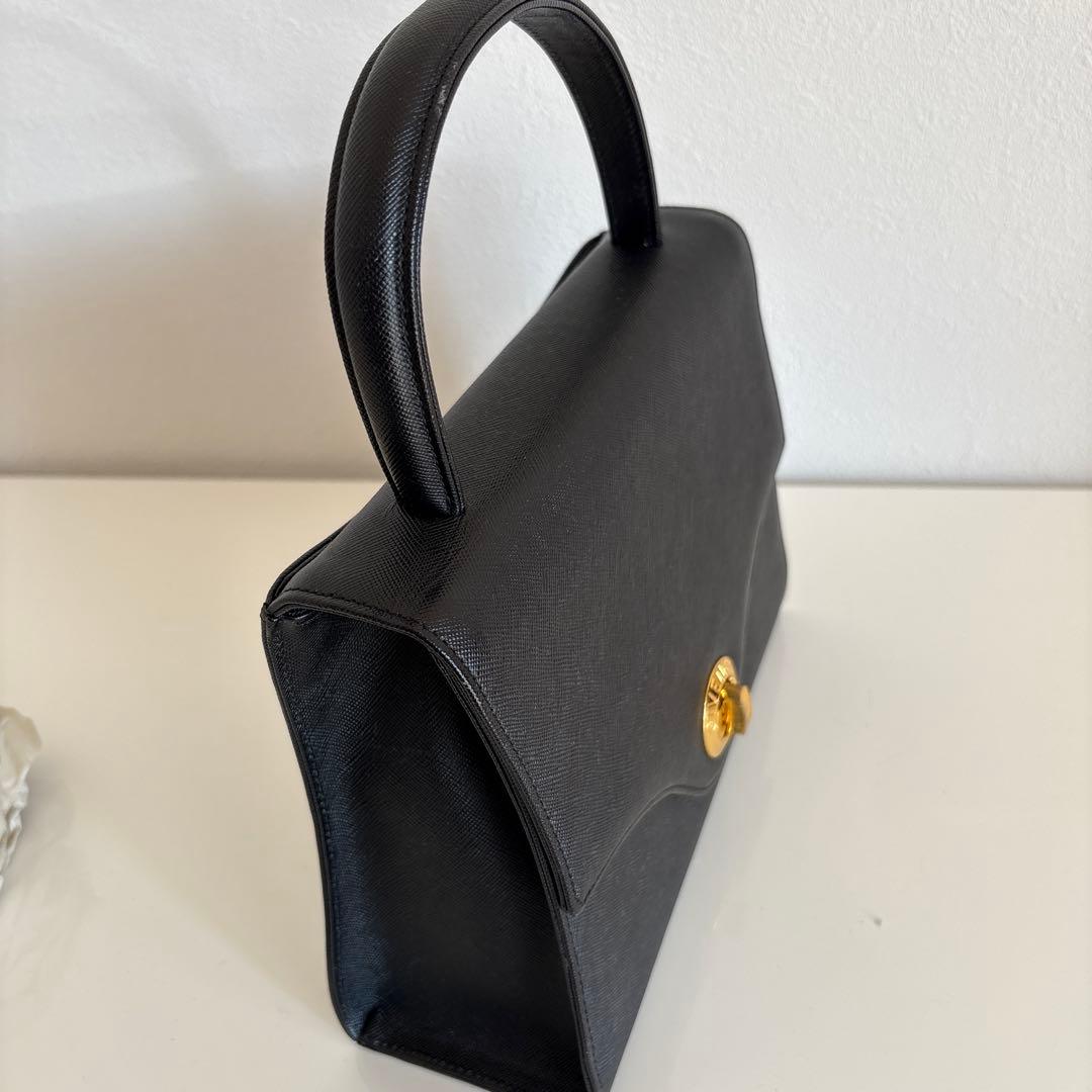 GIVENCHY 黒 レザーハンドバッグ