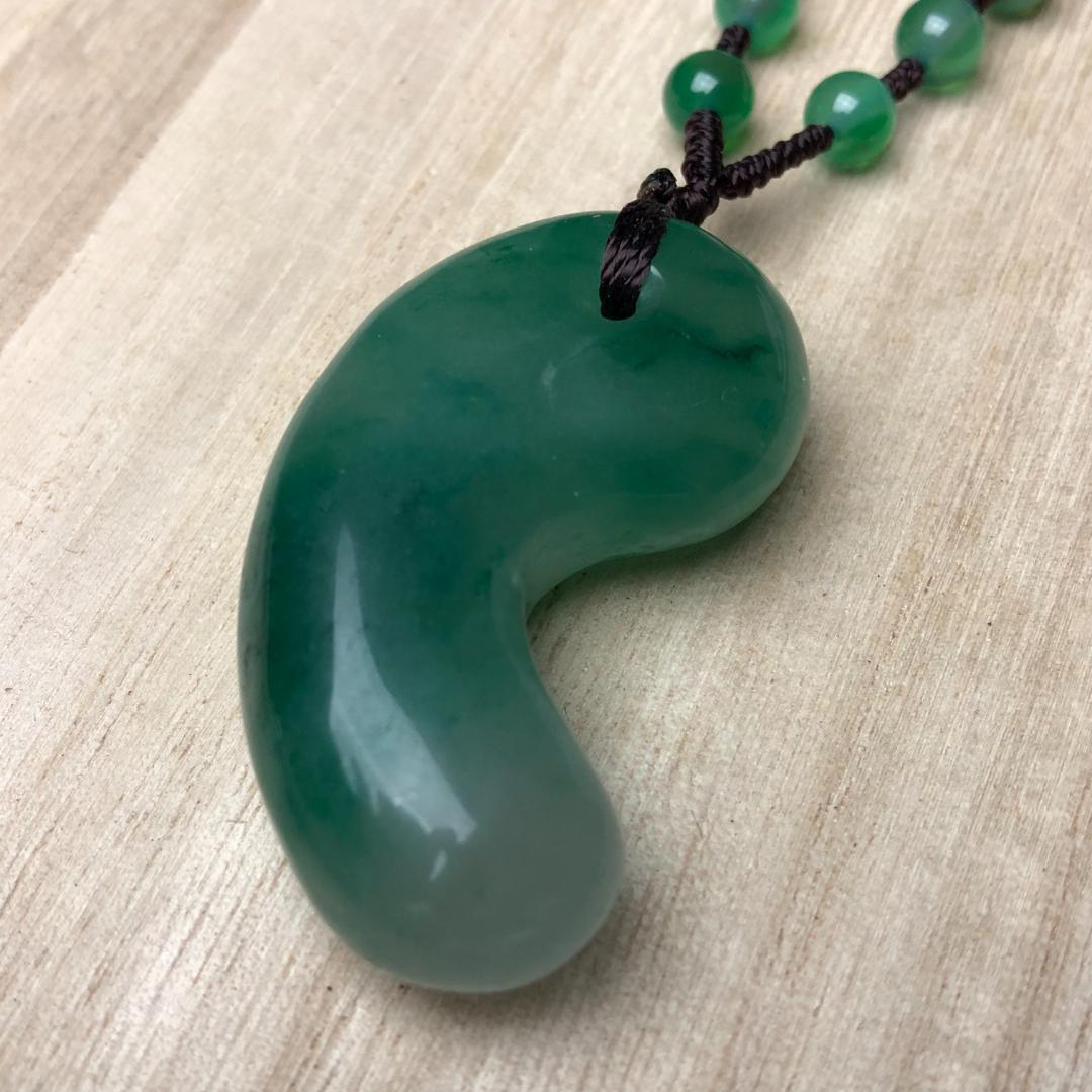 勾玉　ペンダント　硬玉 お守り　共箱