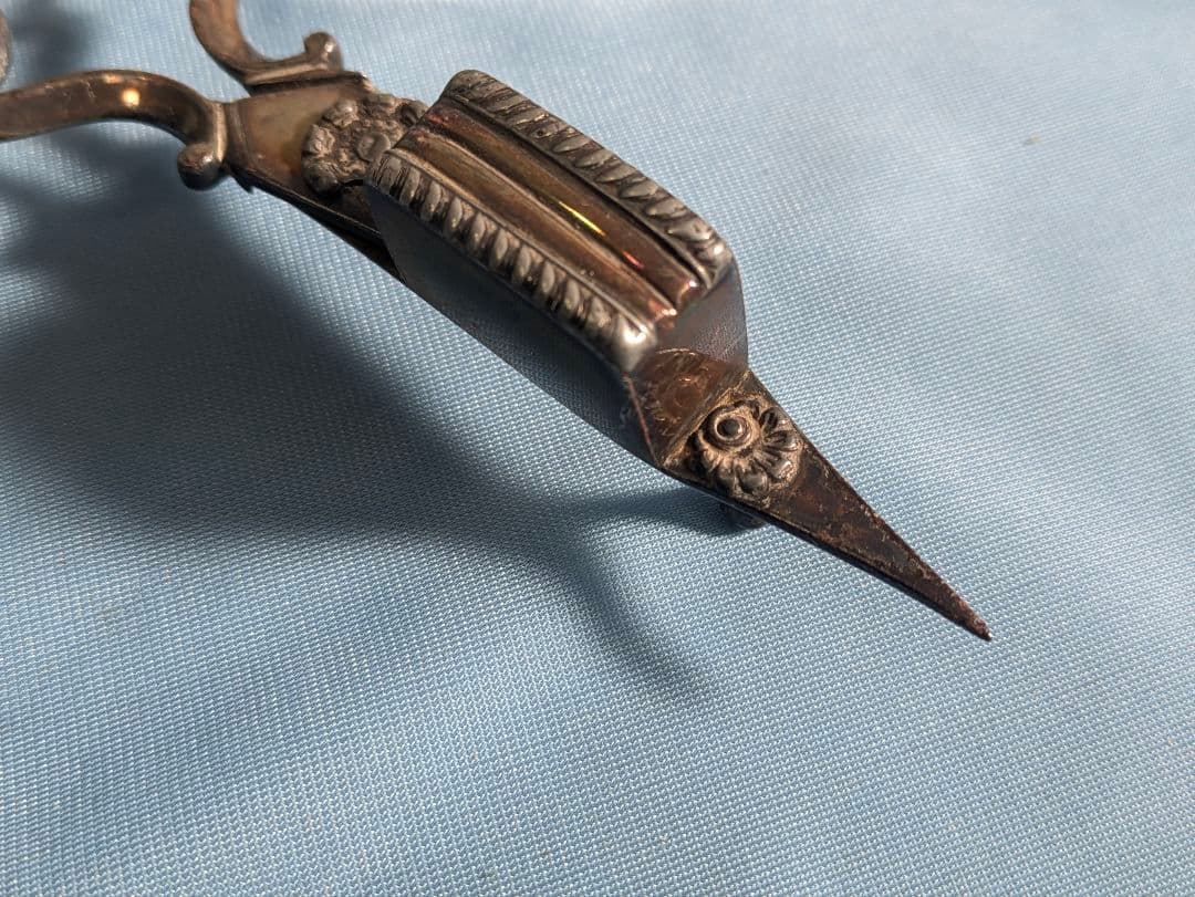 英国 アンティーク ハサミ型 ロウソク消し キャンドルスナッファー　トレー付き