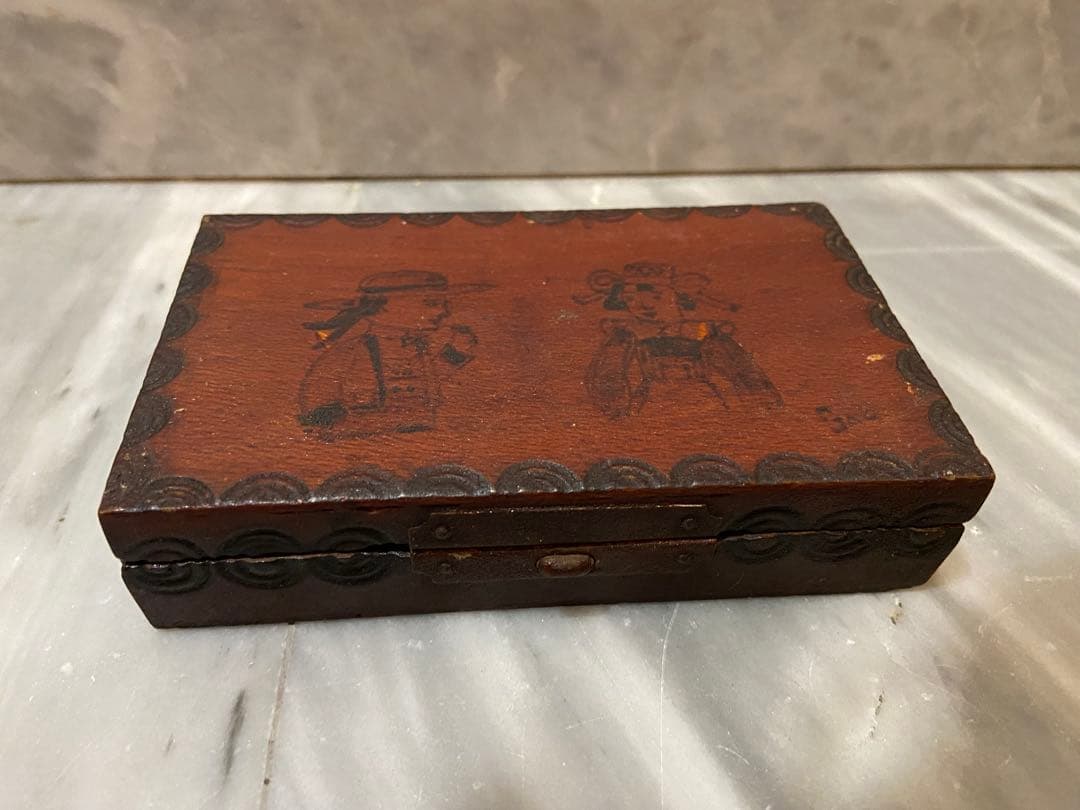 古道具坂田 坂田和實 取扱い品 木製茶箱 手描き人物画 波型縁取り