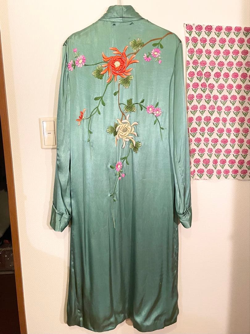 専用　Sunny Vintage ミントグリーンサテン 花柄刺繍 チャイナガウン