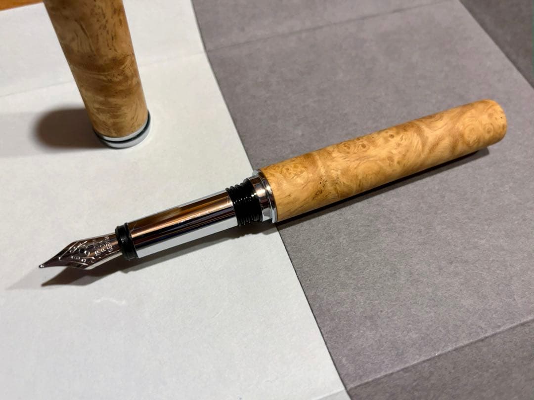 木軸万年筆　白花梨瘤