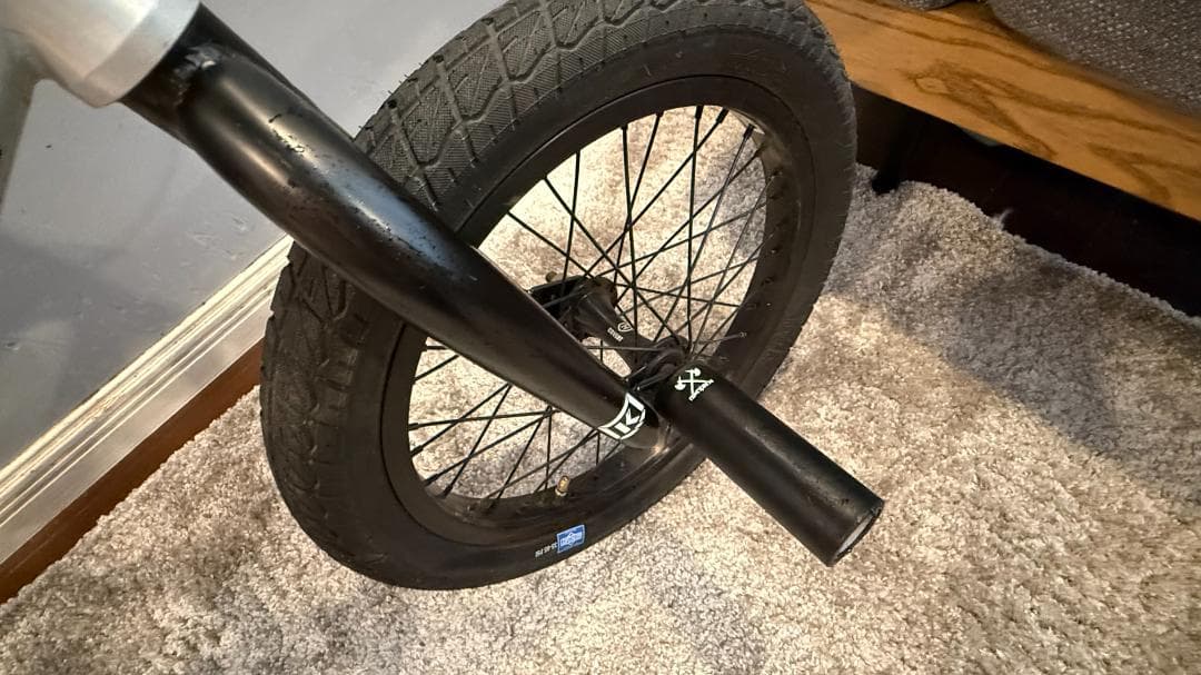 キッズBMX 16インチ KINK ペグ付き