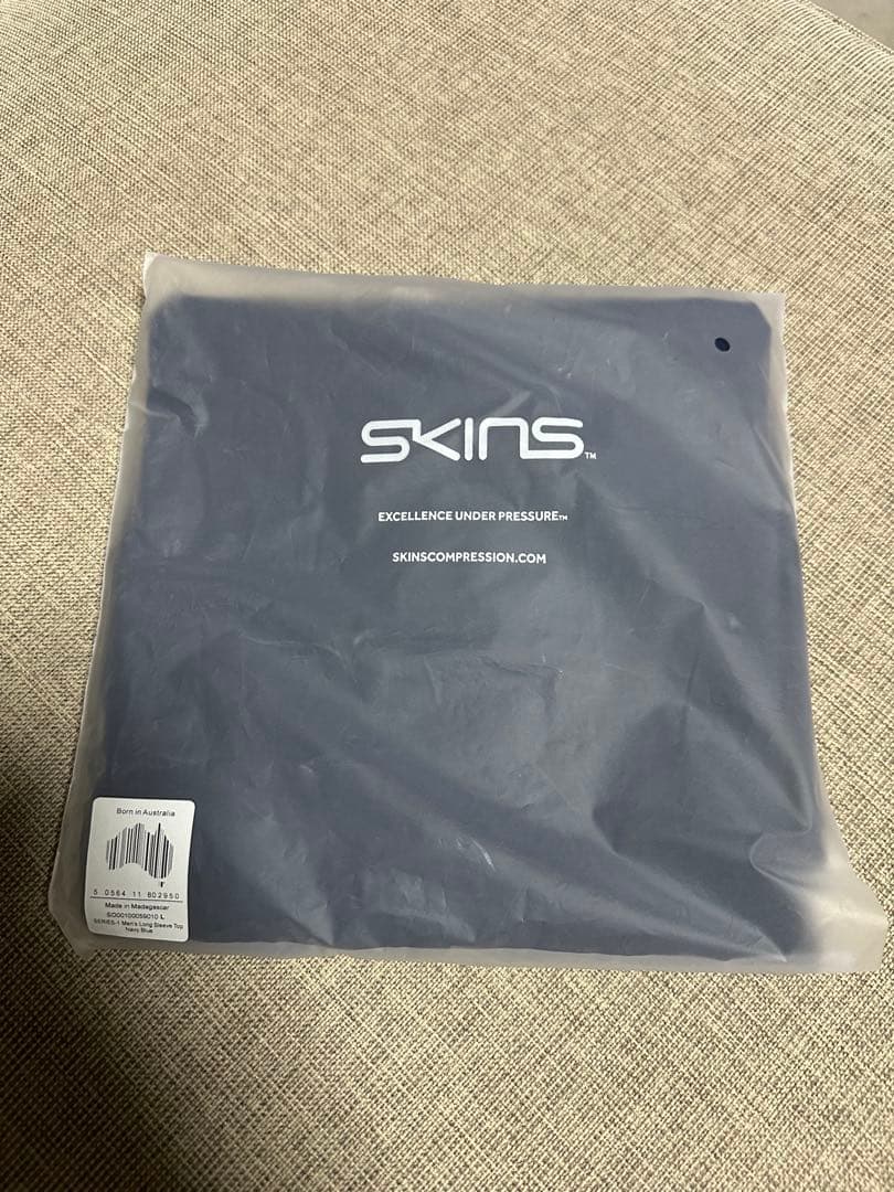 SKINS ネイビー 長袖 トレーニングシャツ Lサイズ