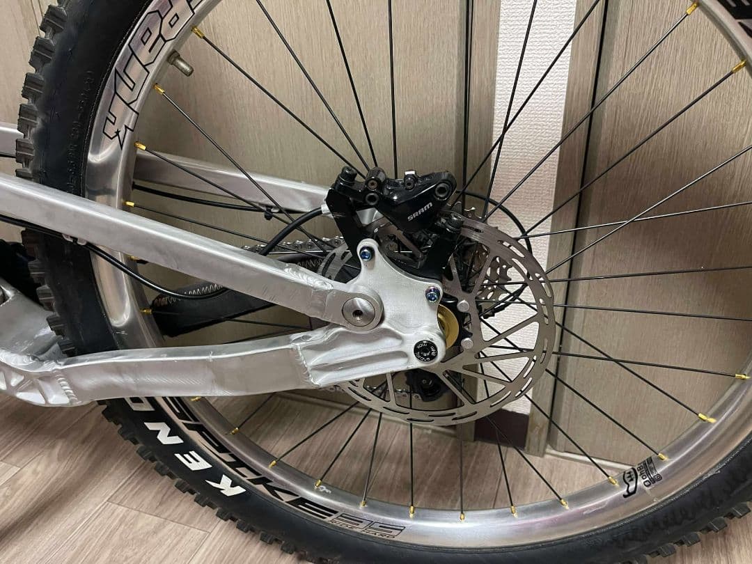 Banshee ダウンヒルバイク