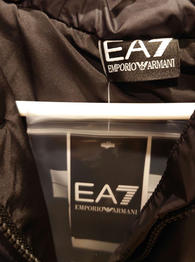カラスアルマーニ EMPORIOARMANI EA7 ダウンジャケット