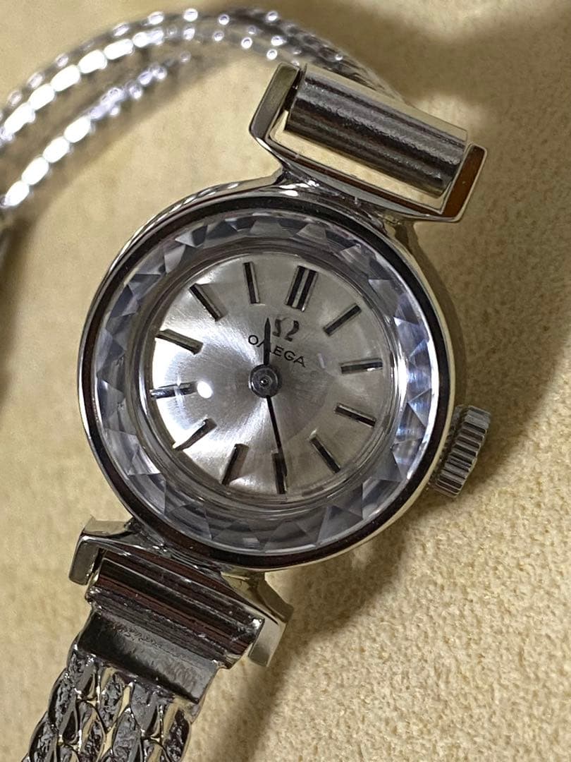 オメガ　手巻き　腕時計　カットガラス　レディース　本物　1967年製