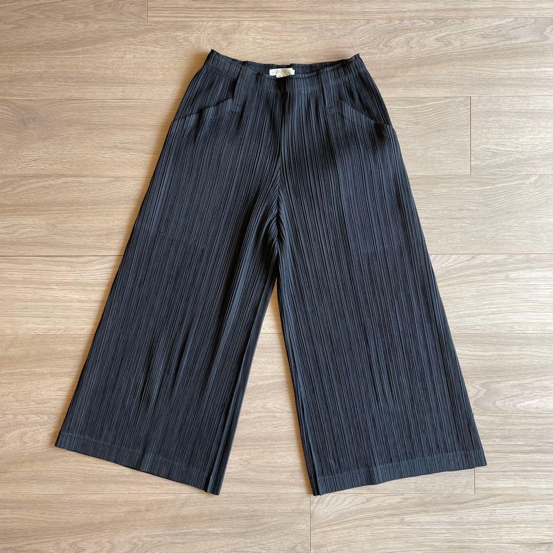 イッセイミヤケ　PLEATS PLEASE ブラック ガウチョパンツ　サイズ3