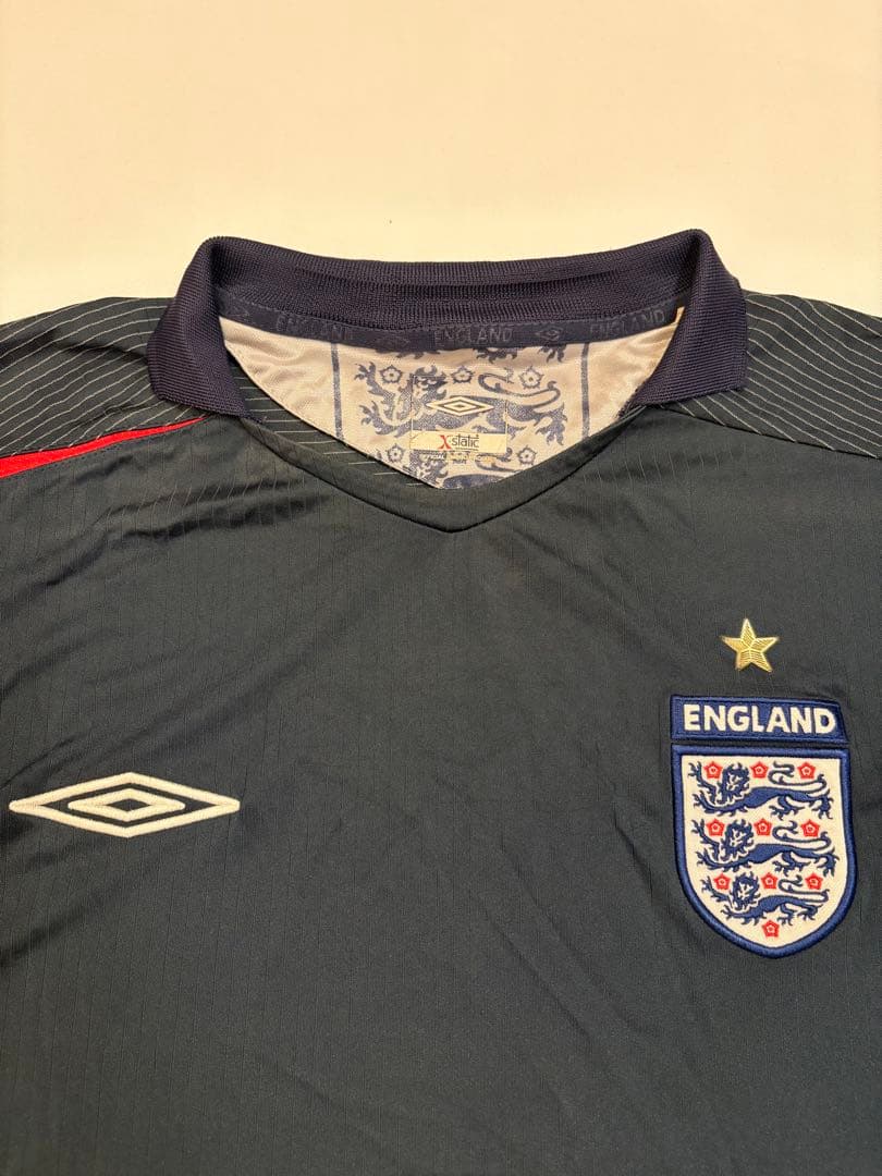 Umbro サッカーシャツ　イングランド　ダークグレー Vネック　襟付き