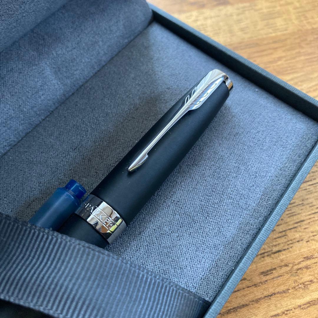 かっこいい正統派　パーカー　万年筆　インク5本付き