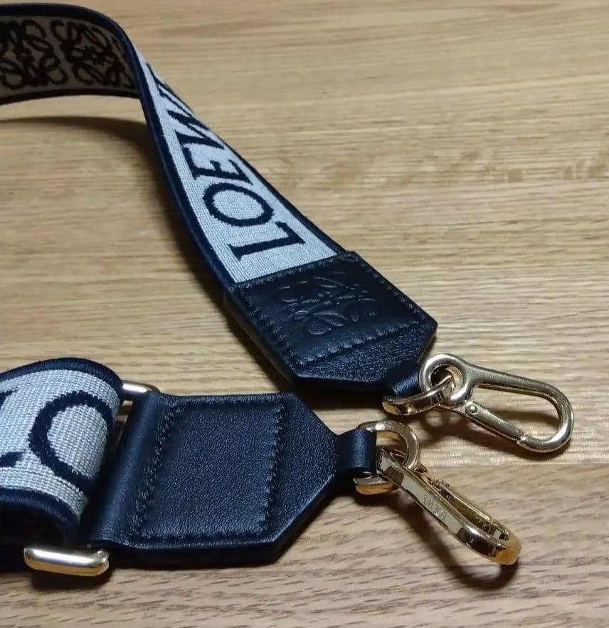 【極美品】LOEWE ロゴ入りストラップ 黒