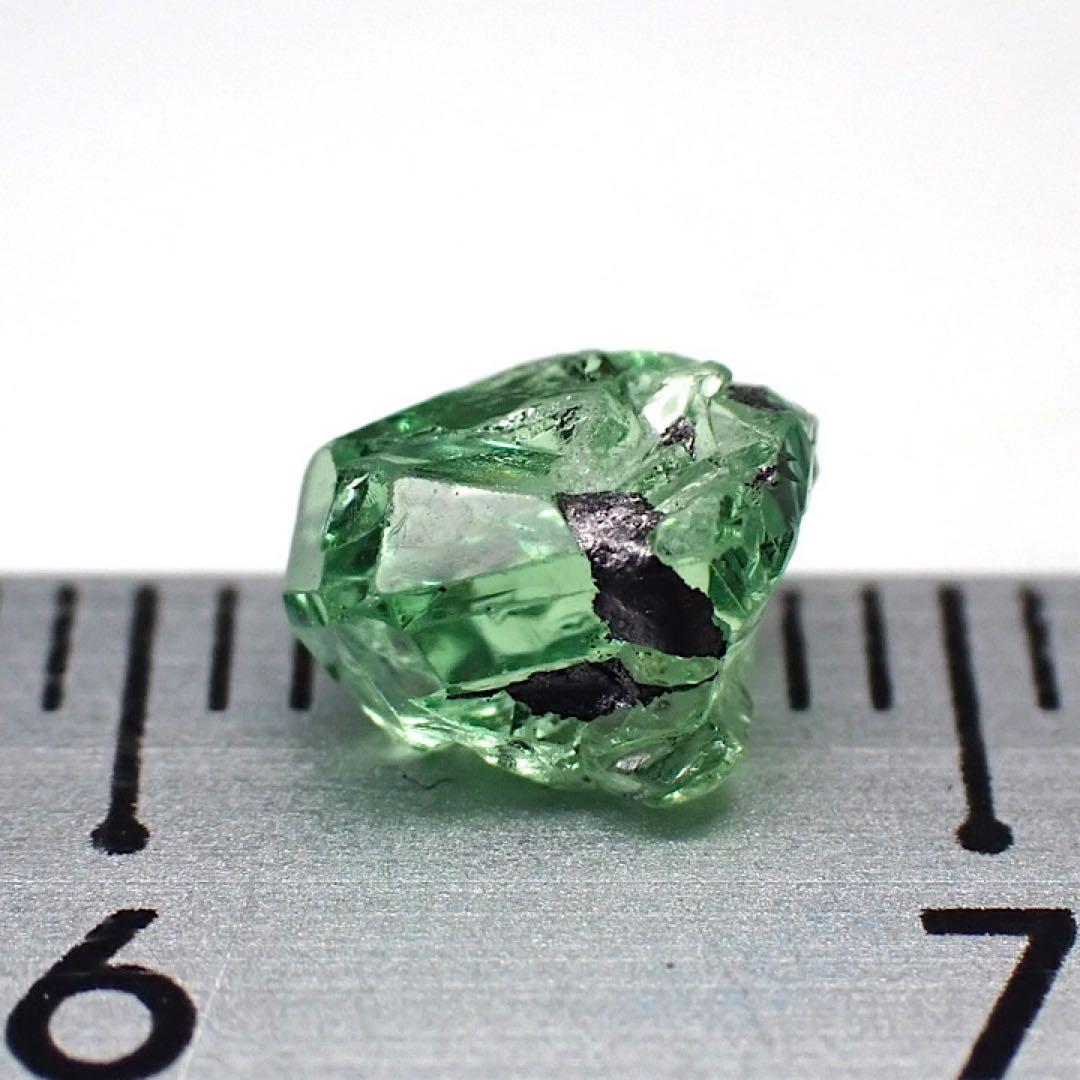 【タンザニア/メレラニ産】ツァボライト(グリーングロッシュラーガーネット)