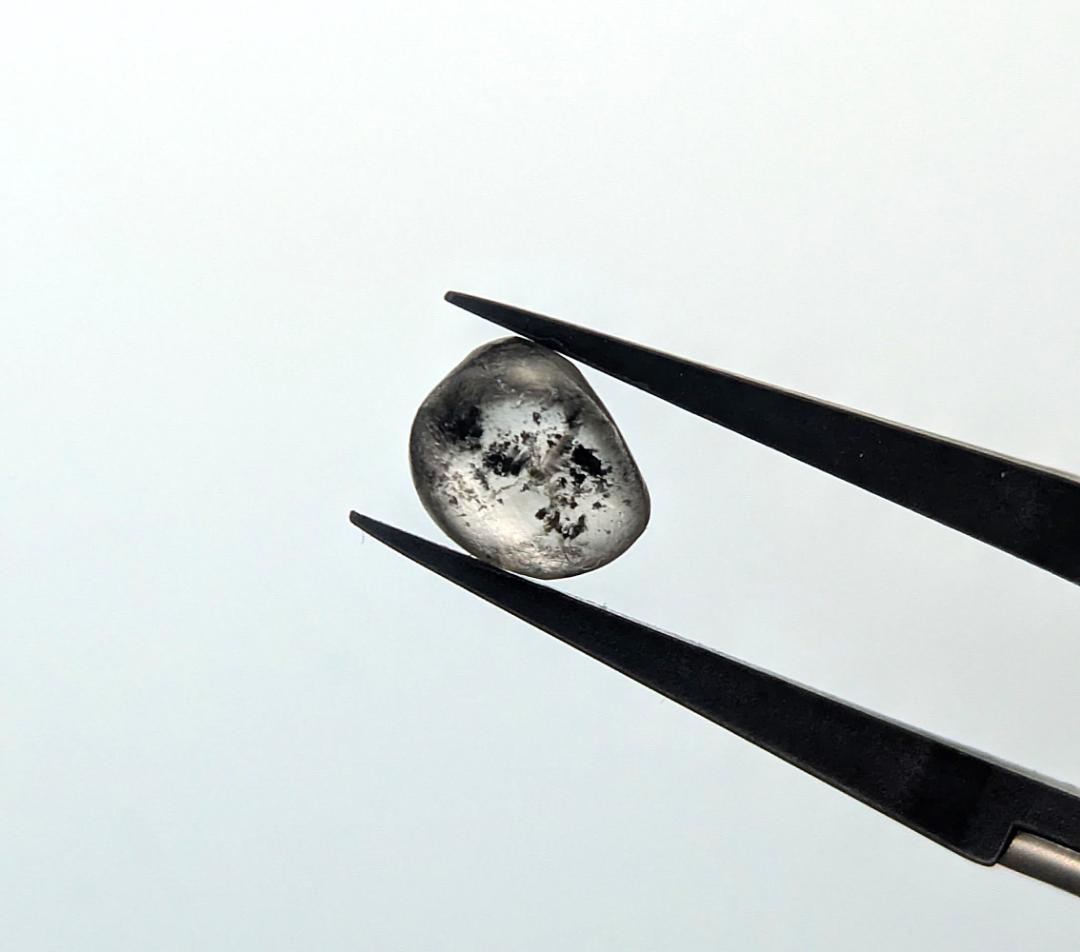 天然ダイヤモンド（蛍光アリ）　2.345カラット