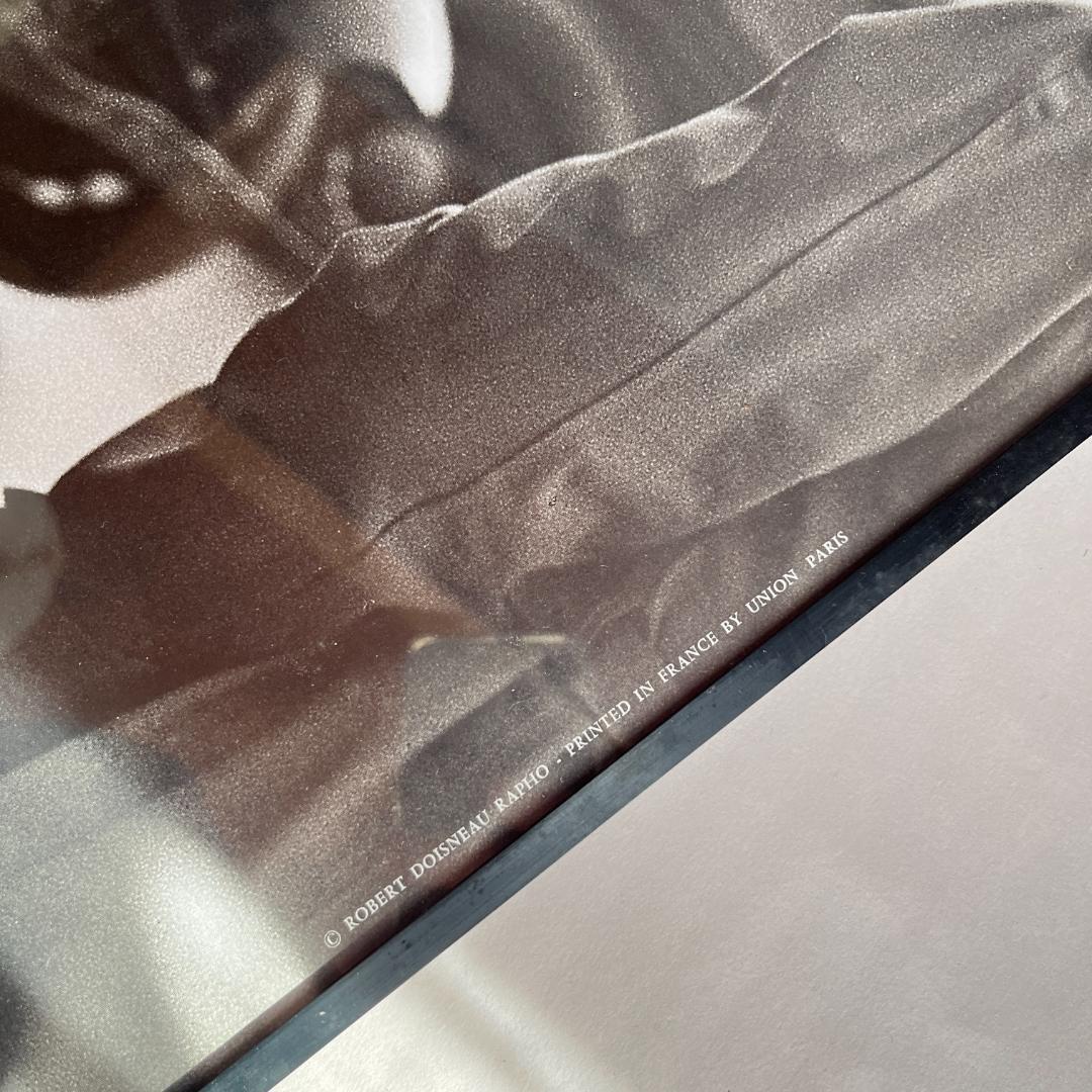 ロベールドアノー　パリ市庁舎前のキス　 Robert Doisneau