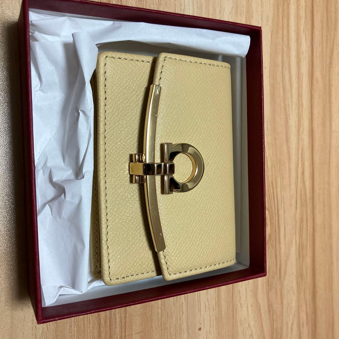 goldenpooh　フェラガモ　カードケース